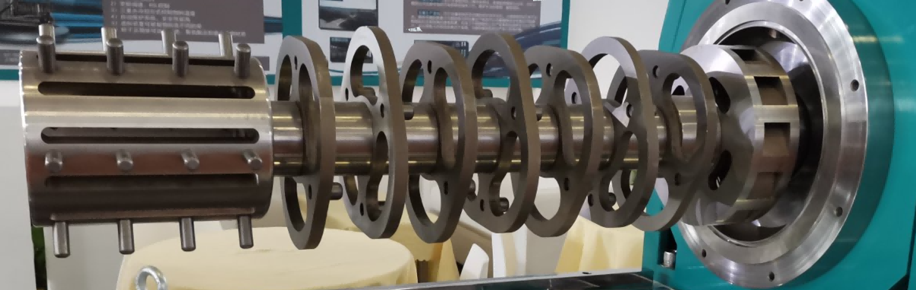 Agitators of bead mill